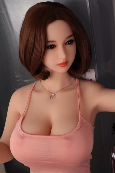 Japanese Woman Reveals Her Cleavage and Strips Nude – photo 18 of 20