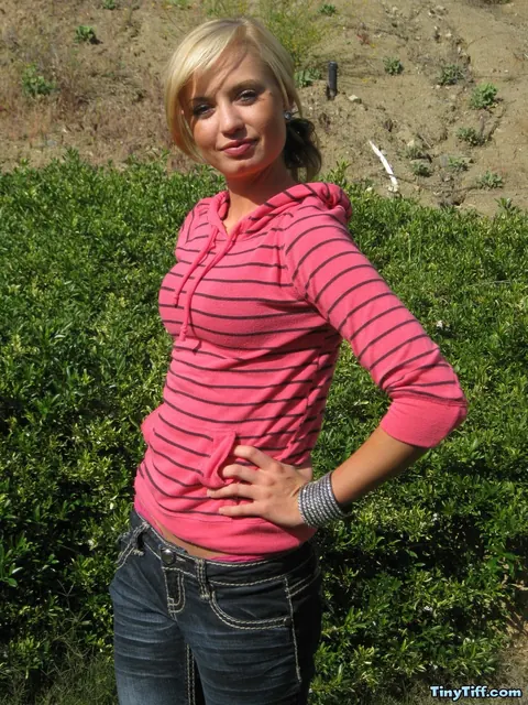 Blonde Amateur Strips Off Her Jeans and Panties in the Forest – photo 2 of 16