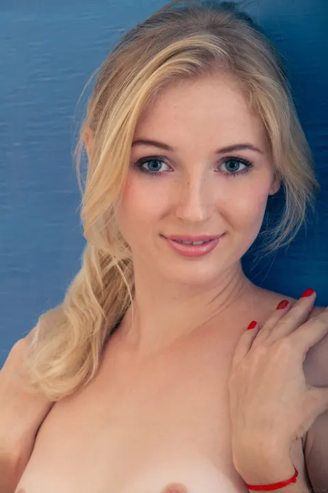 Leona Honey: Blonde Strips Nude and Poses Displaying Her Small Natural Tits – photo 13 of 21