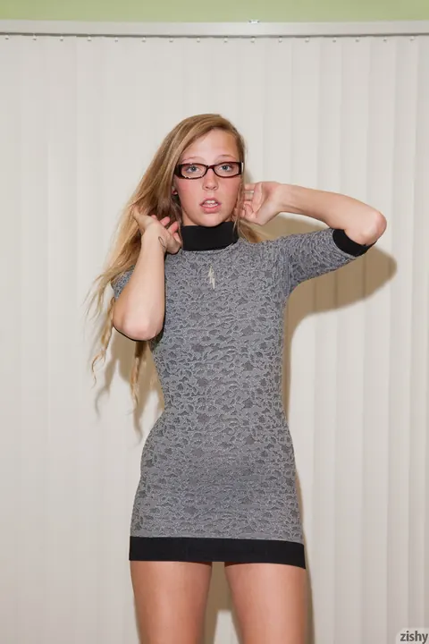 Marley Kunis: Blonde in Panties and Glasses Teases and Spreads – photo 4 of 11