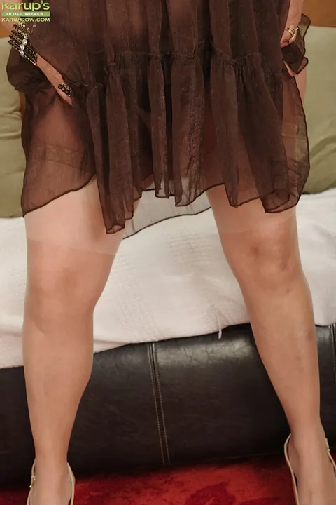Isis Fajardo: Mature Brunette with Big Tits Spreads in Black Stockings – photo 2 of 16