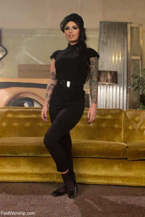 Christy Mack: Busty Brunette MILF Removes Her Socks and Spreads While Bound – photo 1 of 20