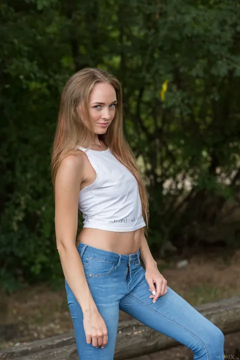 Alex Diaz: Slim Russian Brunette Strips Out of Her Jeans and Masturbates Outdoors – photo 1 of 21