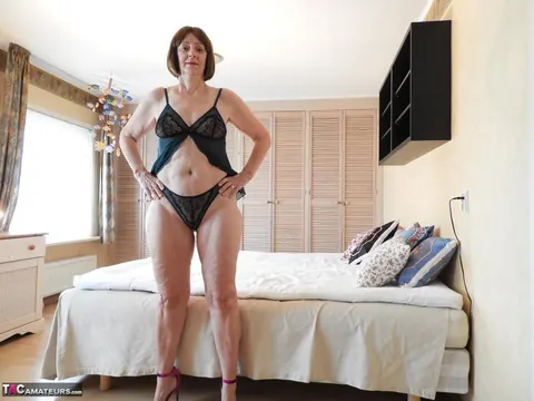 Kat Kitty: European BBW in Stockings and Heels Spreads Her Ass – photo 18 of 20