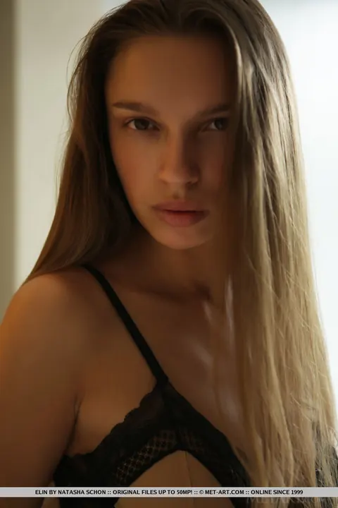 Tall European Babe Bares Her Big Tits in the Bathroom – photo 6 of 16