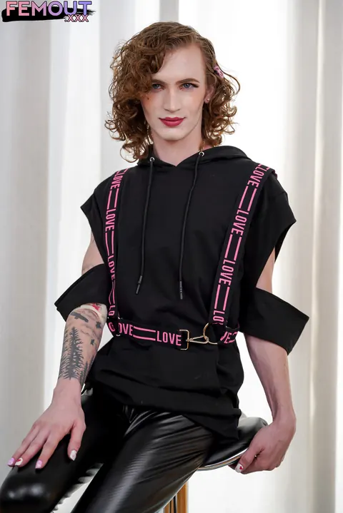 Slim Tattooed Trans Woman Strips Out of Her Lingerie – photo 2 of 16