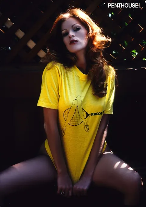 Victoria Lynn Johnson: Redhead Reveals Her Natural Tits and Poses Nude – photo 1 of 20