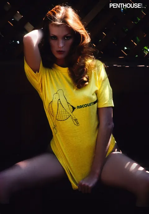 Victoria Lynn Johnson: Redhead Reveals Her Natural Tits and Poses Nude – photo 17 of 20