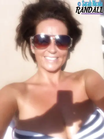 Sarah Nicola Randall – Busty Brunette Strips Off Her Bikini Outdoors and Spreads Her Pussy