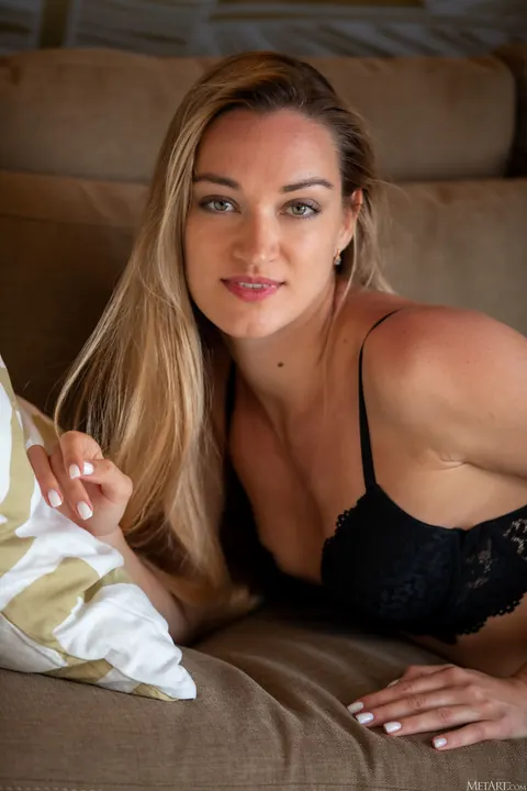 Nicole Fox: Ukrainian Blonde PAWG Peels Down Her Panties and Poses Nude – photo 5 of 21