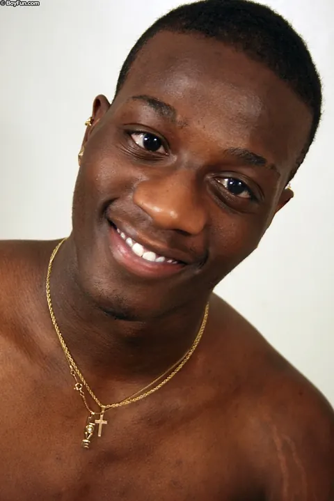 Man Strips Nude and Shows Off His Body – photo 6 of 21