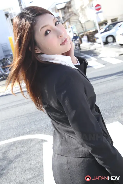 Rara Mizuki: Japanese Redhead in a Suit Poses Outdoors – photo 4 of 15