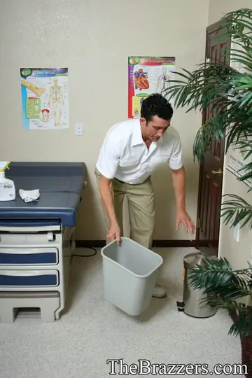 Rachel Roxxx – Brunette Nurse with Big Tits Sucks and Fucks in Uniform at the Clinic