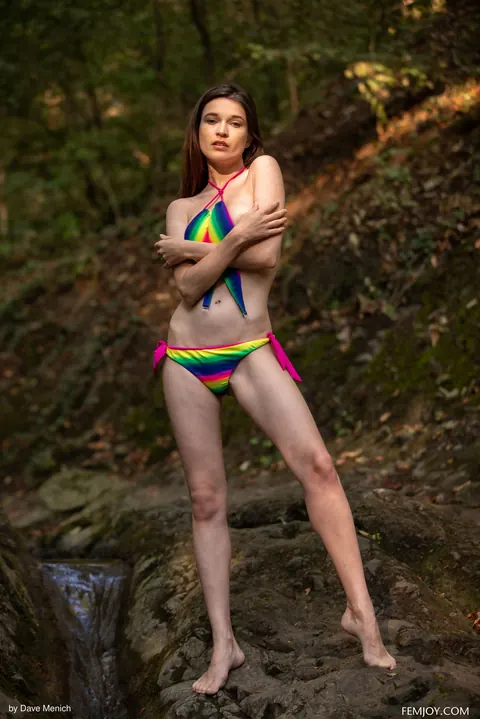 Serena Wood: Brunette Strips Out of Her Bikini to Spread Her Trimmed Pussy Outdoors – photo 3 of 21
