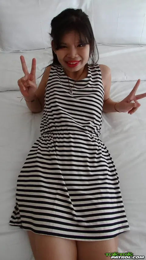 Thai Woman Takes Bareback Anal in Missionary – photo 4 of 20