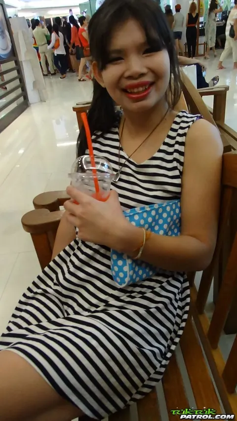 Thai Woman Takes Bareback Anal in Missionary – photo 3 of 20