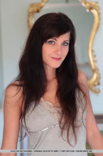 Lauren Crist – Czech Brunette Spreads Her Hairy Pussy in Lingerie