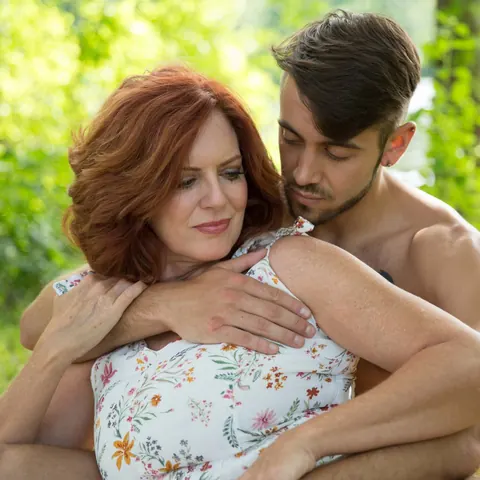 Andi James: Curvy Redhead Kisses Two Men in a Threesome – photo 15 of 19