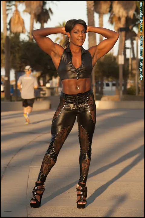 Ebony Bodybuilder in Leather and High Heels Walks Outdoors – photo 1 of 15