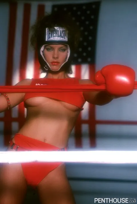 Rebecca Hill: Blonde Boxer Shows Off Her Small Natural Tits – photo 9 of 17