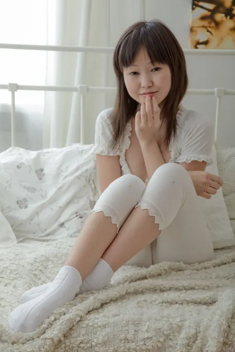 Petite Asian Woman Fingers Her Pussy – photo 2 of 21