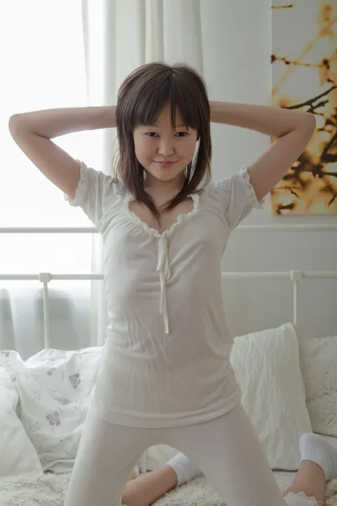 Petite Asian Woman Fingers Her Pussy – photo 4 of 21