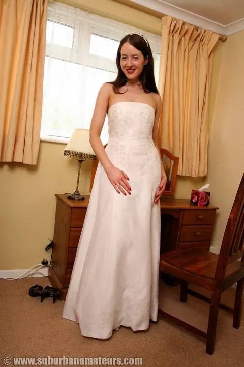 Rose Wood: Tall British Bride in Wedding Dress Fingers and Spreads – photo 5 of 21