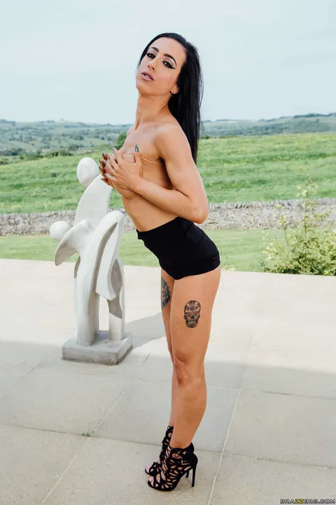 Jasmine James: Slim British MILF Flaunts Her Enhanced Tits and Tattoo Outdoors in a Skirt – photo 13 of 21