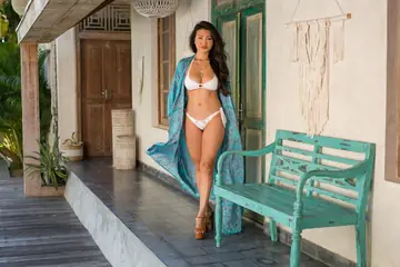 Viviane Leigh – Asian Brunette Shows Her Big Natural Tits Outdoors