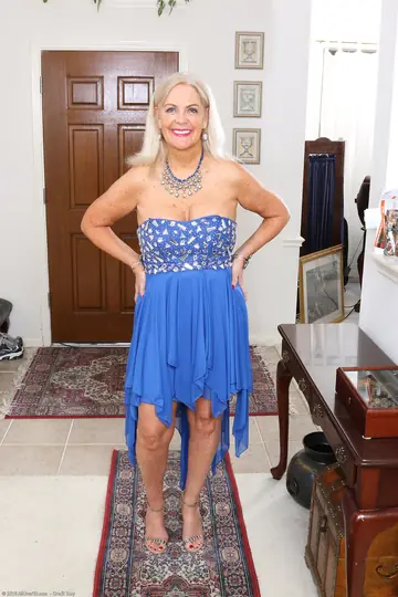 Judy Belkins – Petite Blonde MILF Poses Nude and Spreads Her Shaved Pussy