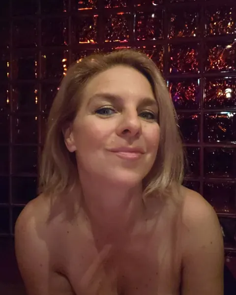 Thick Amateur MILF Shows Cleavage and Big Ass – photo 10 of 11