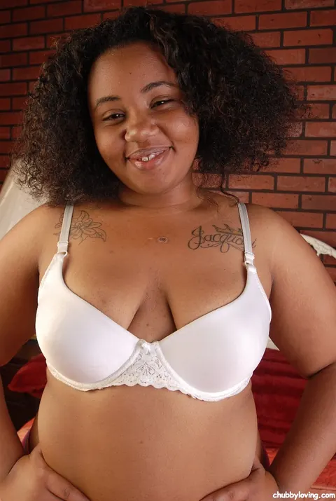 Curvy Ebony Woman with Curly Hair Shows Her Boobs and Spreads – photo 2 of 16