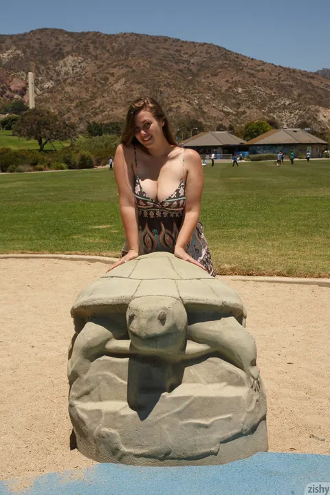 Lillias White: Thick Brunette Strips Naked and Shows Her Tattoos Outdoors – photo 8 of 11