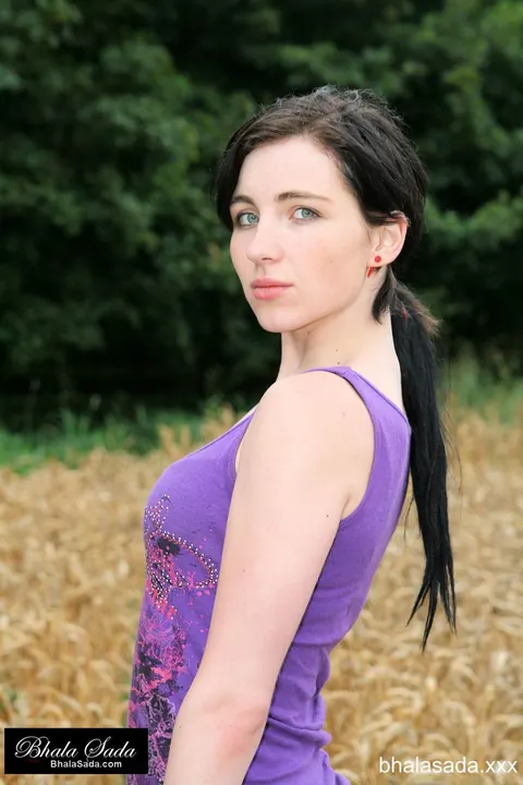 Brunette Undoes Her Bra Straps in Tight Jeans in the Forest – photo 8 of 15