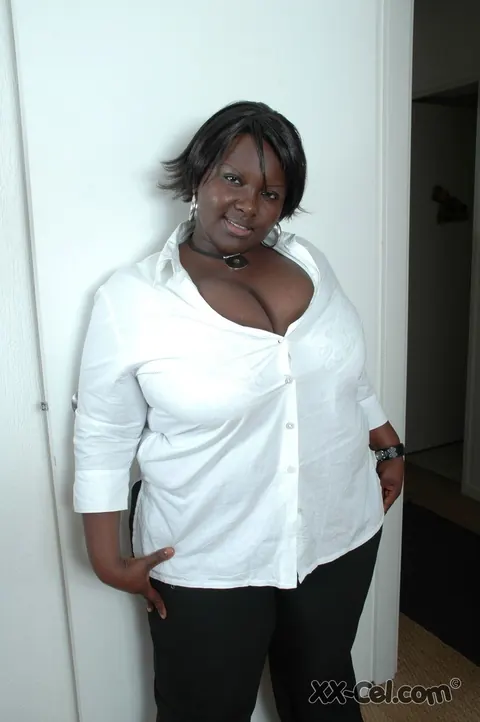 Mariana Kodjo: Ebony BBW with Big Natural Tits Shows Her Body – photo 1 of 20