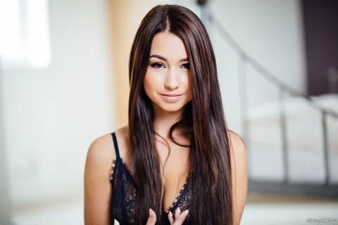 Taylor Sands: Brunette Reveals Her Small Natural Tits and Strips Nude – photo 5 of 17