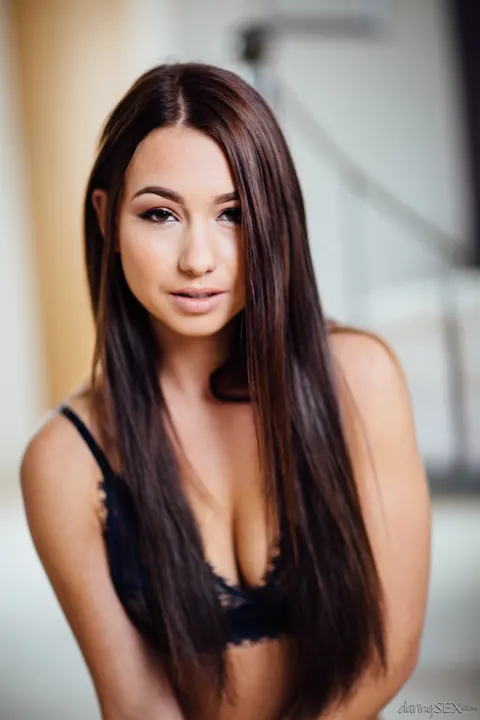 Taylor Sands: Brunette Reveals Her Small Natural Tits and Strips Nude – photo 3 of 17