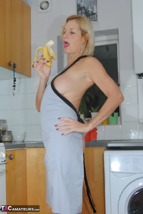 Molly Maracas: Curvy British MILF Masturbates with a Banana in the Kitchen – photo 16 of 19