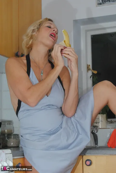 Molly Maracas: Curvy British MILF Masturbates with a Banana in the Kitchen – photo 14 of 19