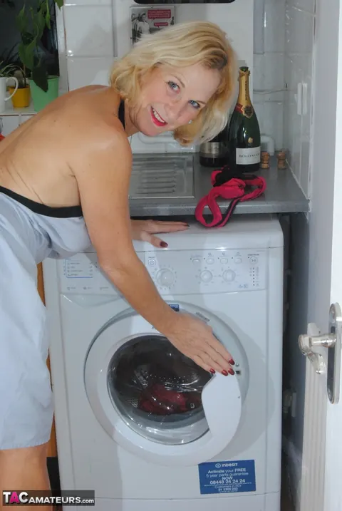 Molly Maracas: Curvy British MILF Masturbates with a Banana in the Kitchen – photo 2 of 19