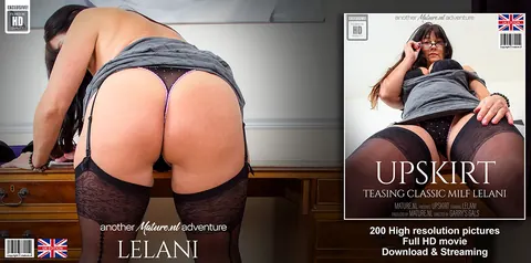 Lelani Tizzie: Curvy British MILF in Stockings Uses a Toy and Spreads – photo 11 of 11