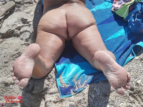Debbie Delicious: Curvy Mature Amateur in Glasses Bares All on the Beach – photo 5 of 16