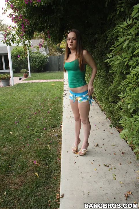 Monica Rise: Petite Brunette Takes BBC in Her Pussy Outdoors for a Facial – photo 2 of 21