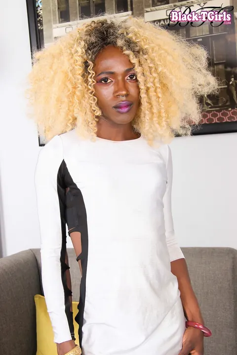 Trans Woman Poses Nude with Front and Back Views – photo 2 of 16