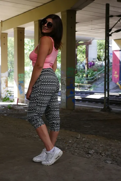 JULY JOHNSON: Curvy German Brunette Has Sex Outdoors Showing Her Big Natural Tits – photo 7 of 21