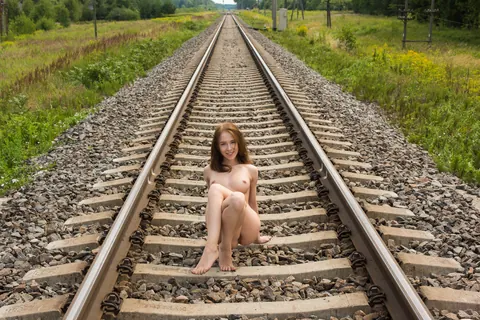 Brunette Strips Nude and Poses to Show Her Curves – photo 7 of 21