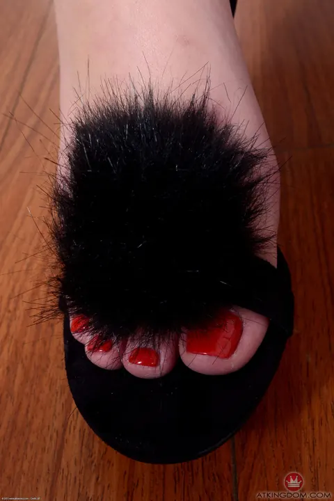 Melanee Star: Tall Blonde Spreads Her Shaved Pussy Wide in Close-Up – photo 17 of 21