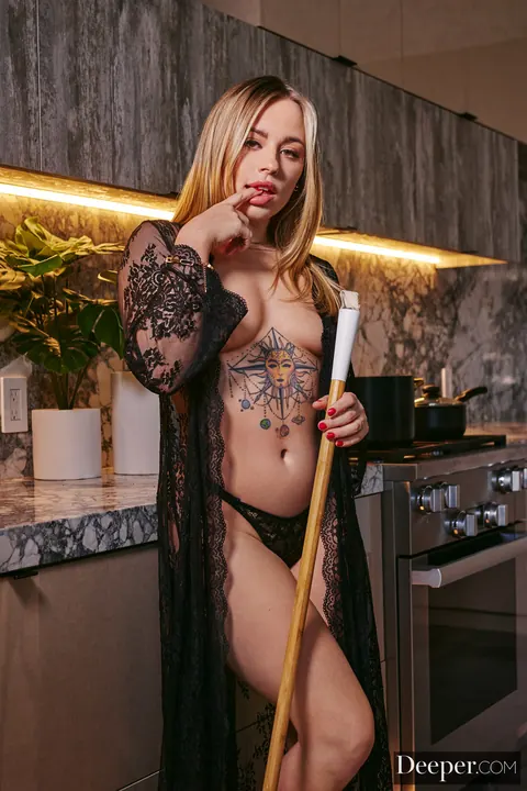 Anna Claire Clouds: Tattooed Blonde Spreads for Interracial Sex with a Black Man – photo 5 of 20