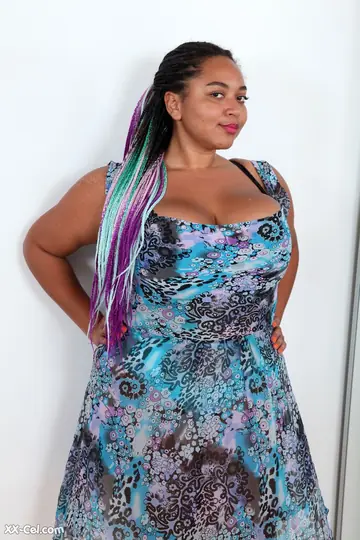Ebony MILF Flaunts Her Massive Tits
