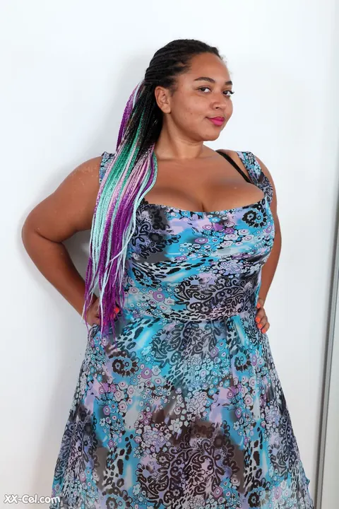 Ebony MILF Flaunts Her Massive Tits – photo 1 of 20